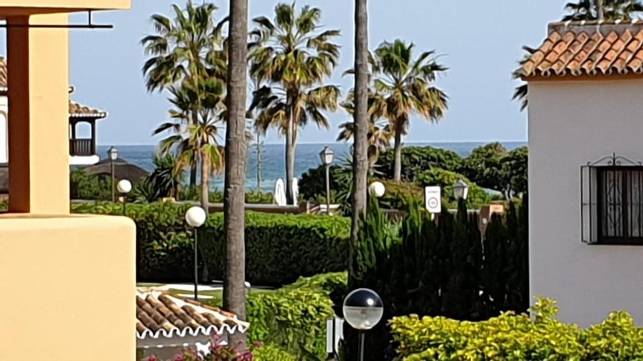 Apartment Beachfront La Jacaranda *