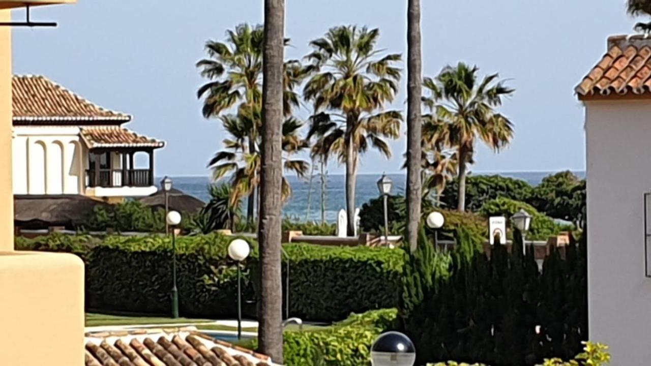 Apartment Beachfront La Jacaranda *