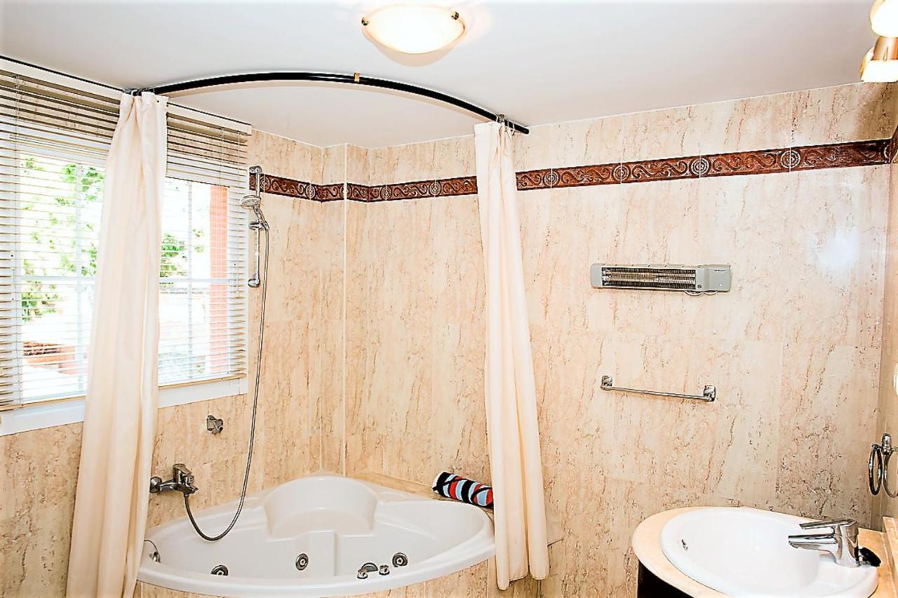 R5 Penthouse In Elviria Marbella