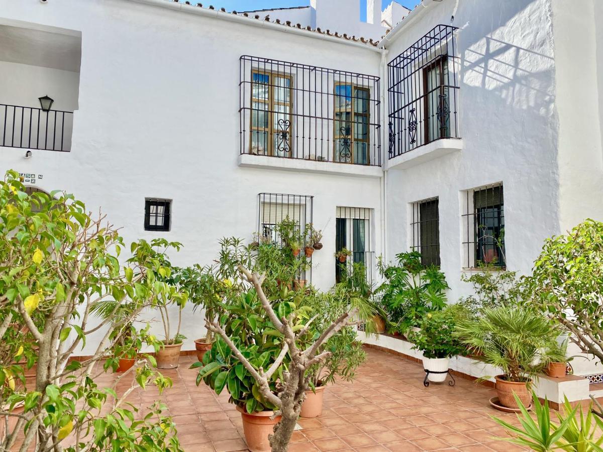 Frontline & Sea Views - 2 Bedrooms - 2 Bathrooms - Puerto Banus * Marbella