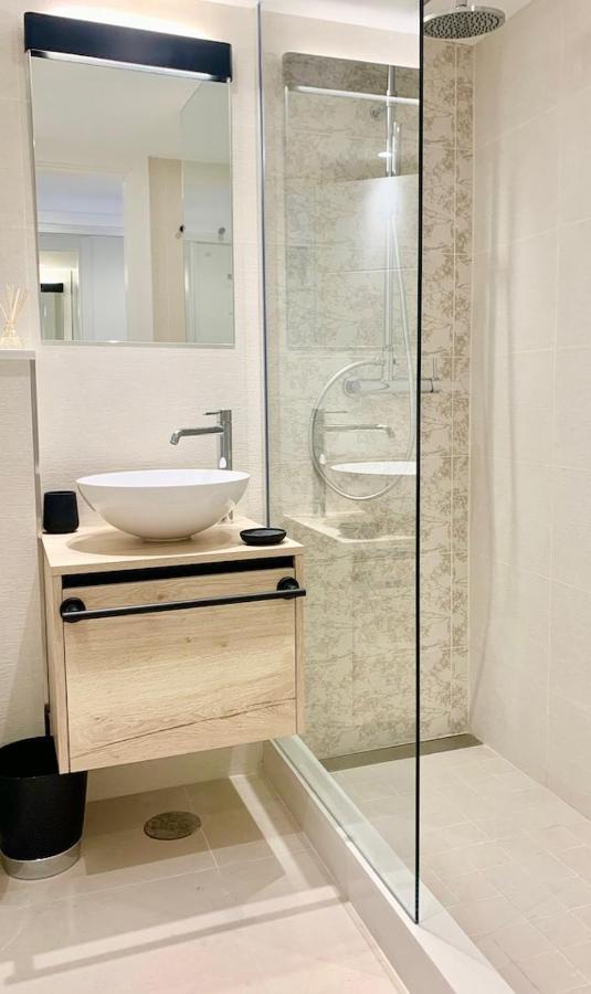 On Boulevard Apartment *