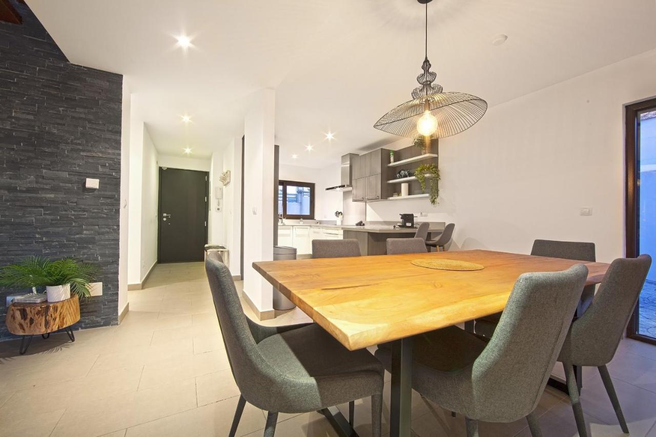 Modern Close To Costabella Villa *