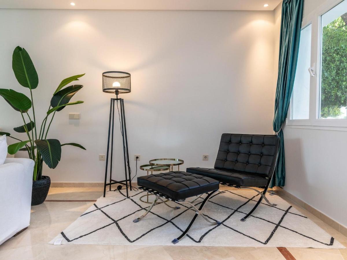 Apartment Vacation I Jardines De Ventura Del Mar, Walk To Puerto Banus Marina, A Minute From The Beach, Groundfloor, Family Friendly And Pool