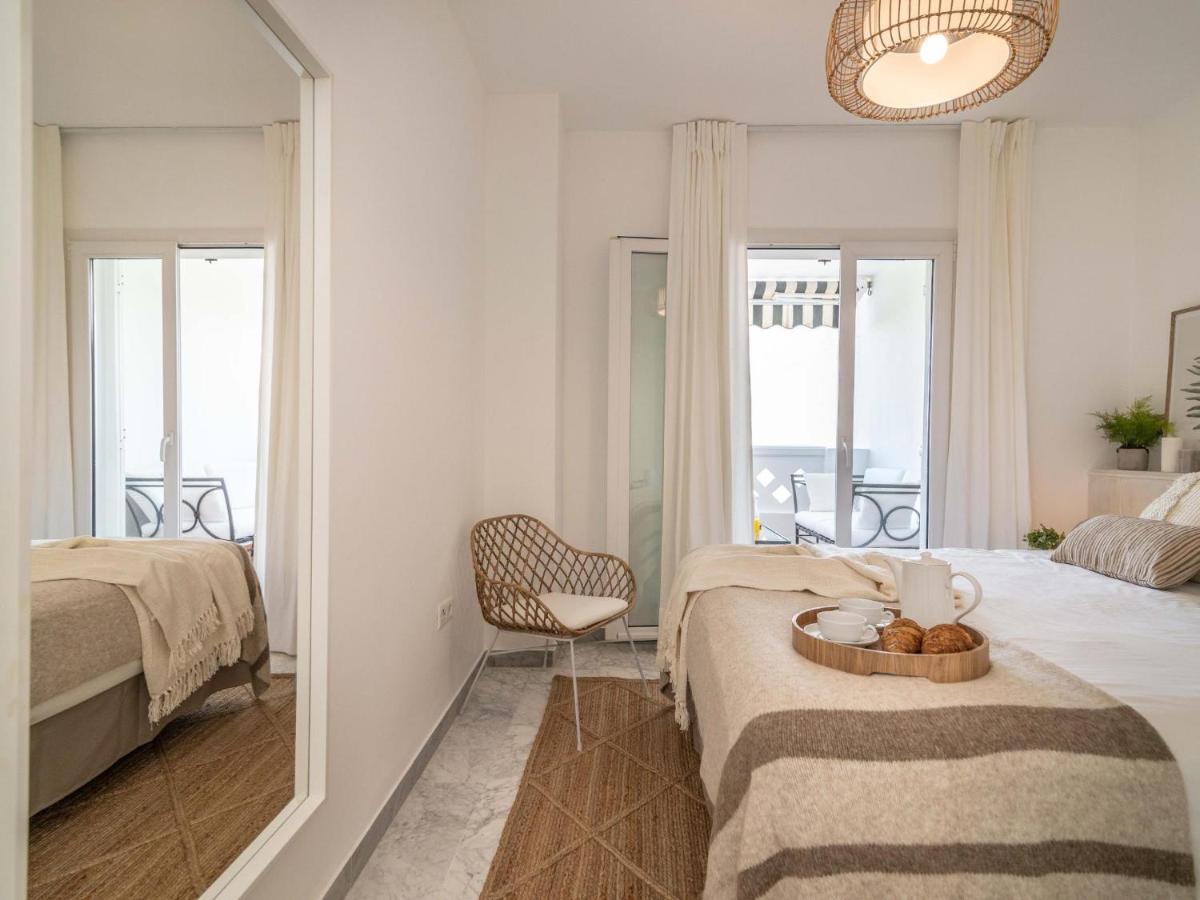 Vacation I Beachfront Quiet With Private Access, A Minute Walk From Puerto Banus Marina, 24-7 Security And Parking Apartment *