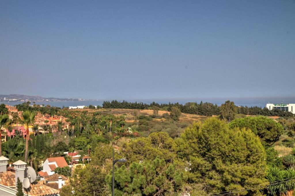 In Senorio De Aloha With Sea Views Apartamento Marbella