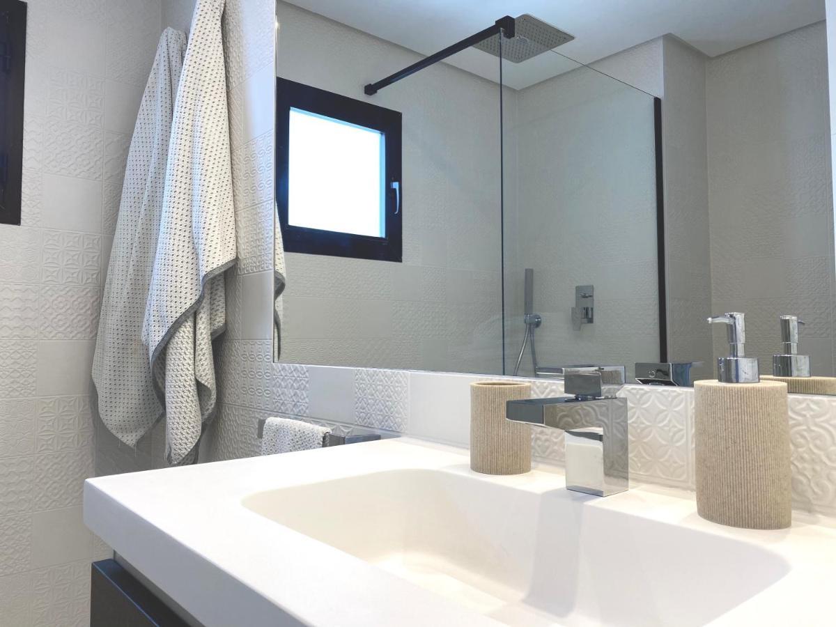 Puerto Banus. Urb Jardines Del Puerto. For Up To 6 Apartamento *