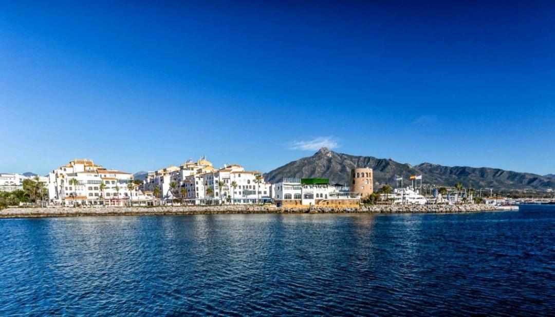 3 Bed Penthouse In The Heart Of Puerto Banus & Pool * Marbella
