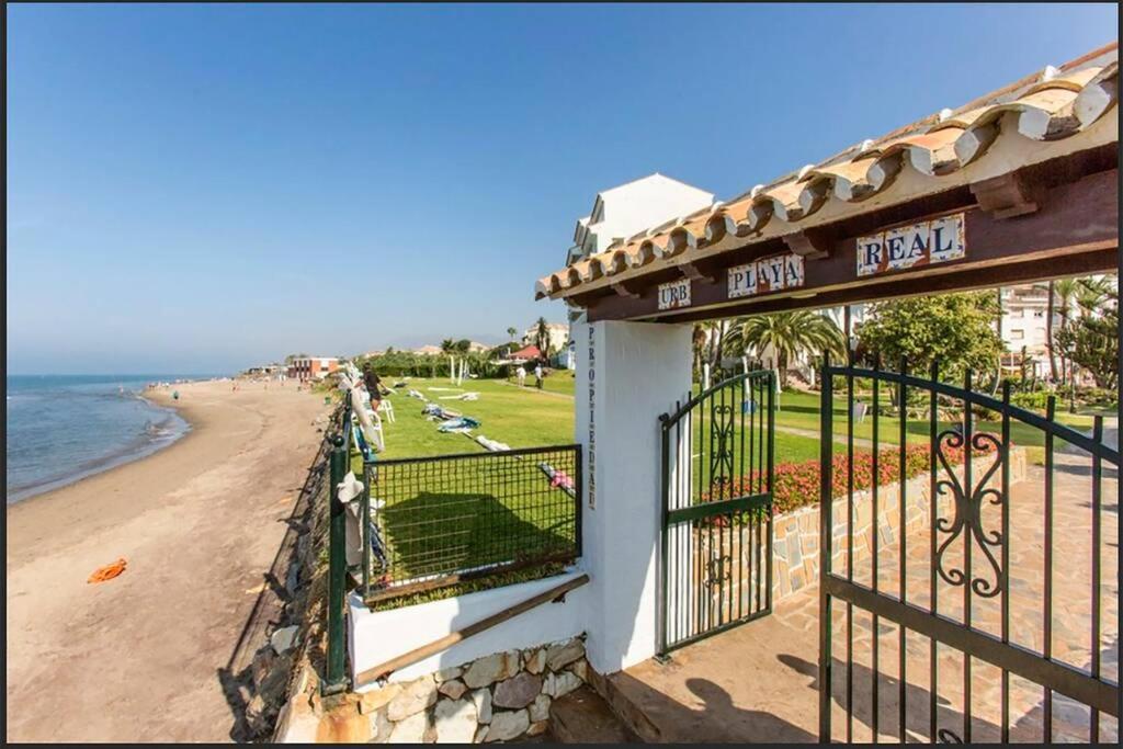 Beautiful -direct Access To The Apartment