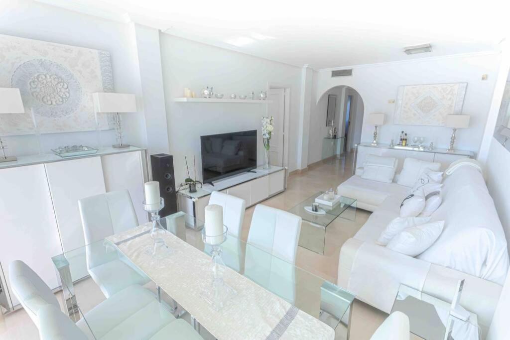 Apartment Brigth Apartment/2bed/2bath/100m Beach/sea Views *