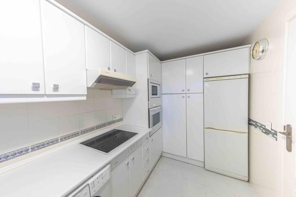 Apartment Brigth Apartment/2bed/2bath/100m Beach/sea Views *