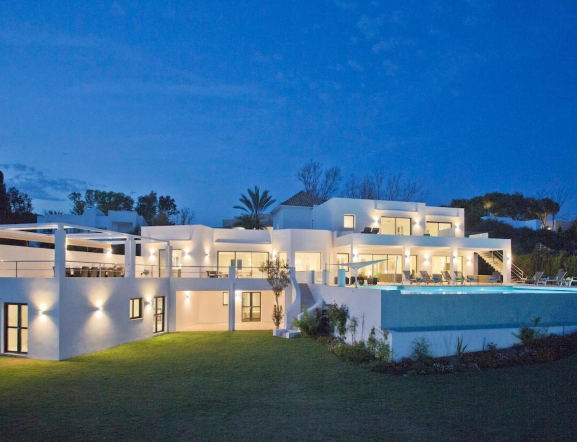 Extravagant 8 Bdrm In Marbella, Beachside Villa *