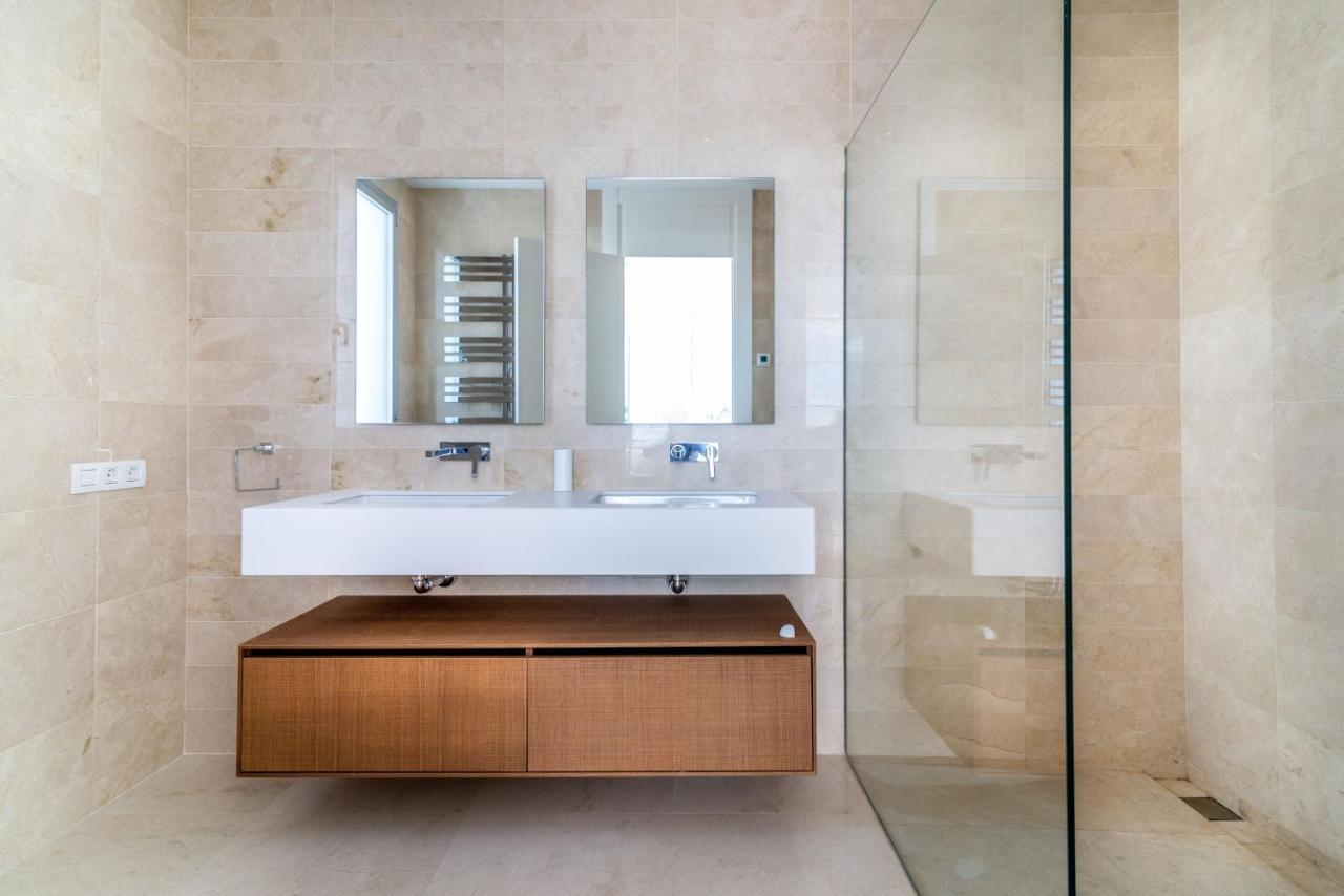 New Luxurious 4-bdrm Next To Beach/golf — La Villa