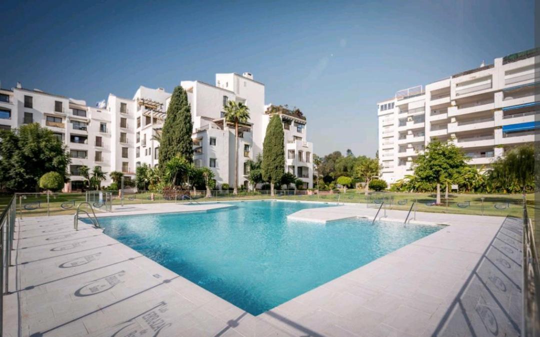 Apartment 3 Bed Penthouse In The Heart Of Puerto Banus & Pool