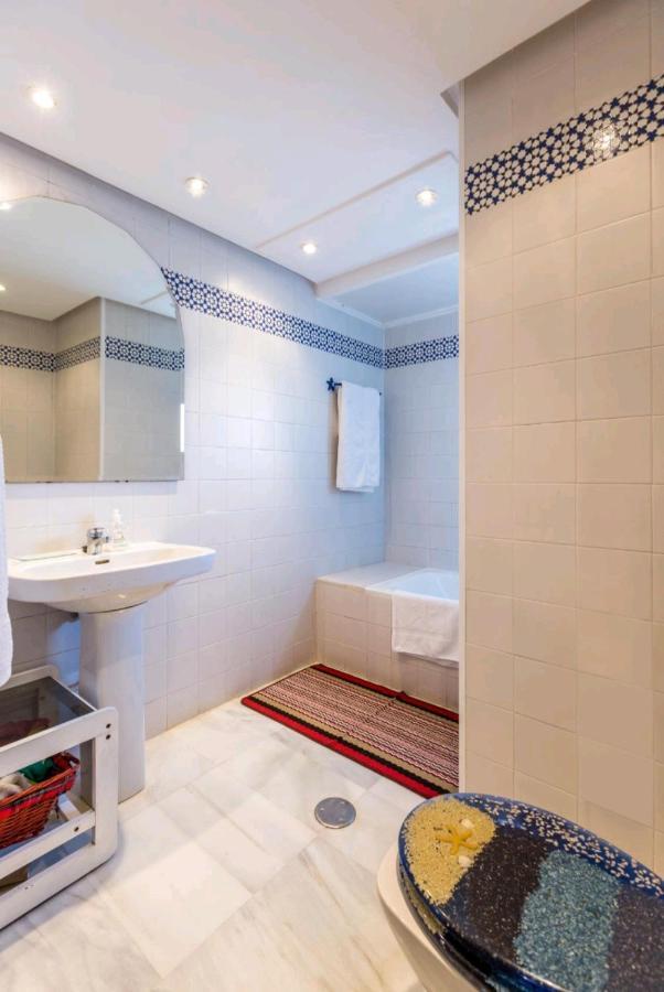 3 Bed Penthouse In The Heart Of Puerto Banus & Pool * Marbella
