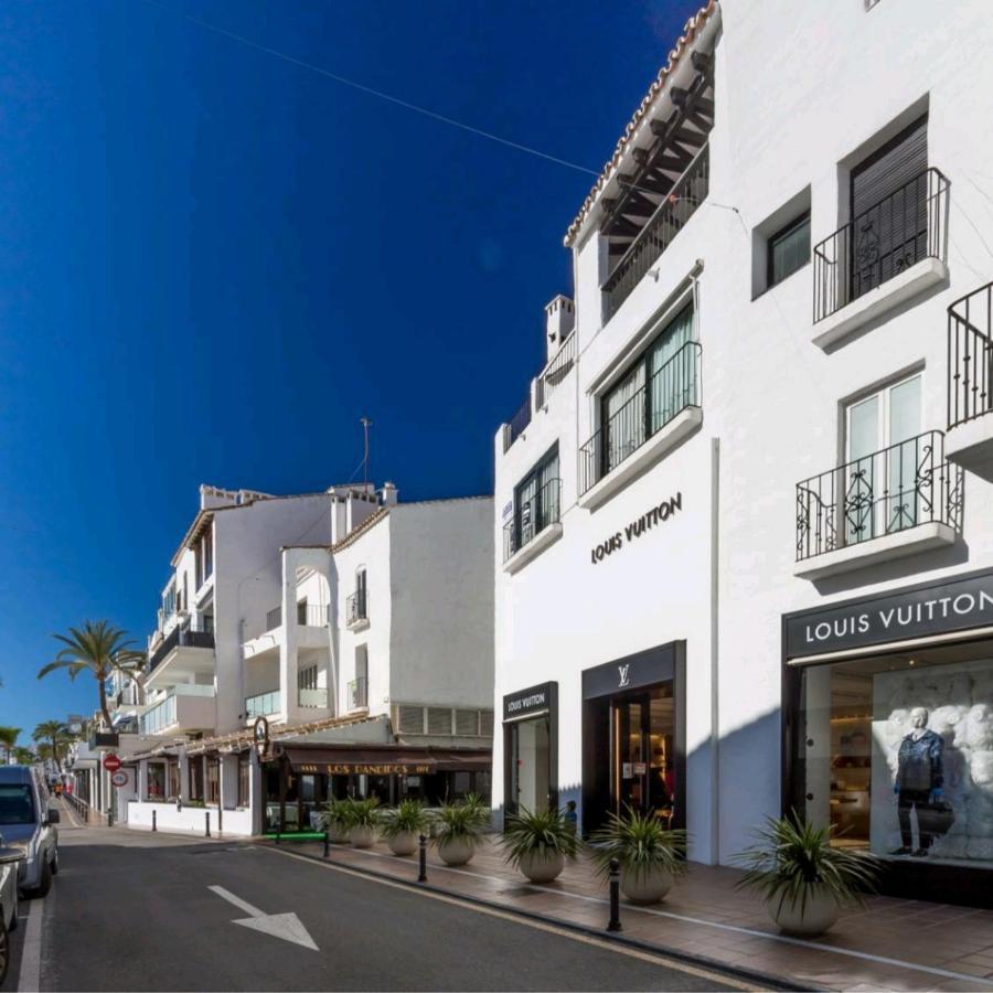 3 Bed Penthouse In The Heart Of Puerto Banus & Pool * Marbella