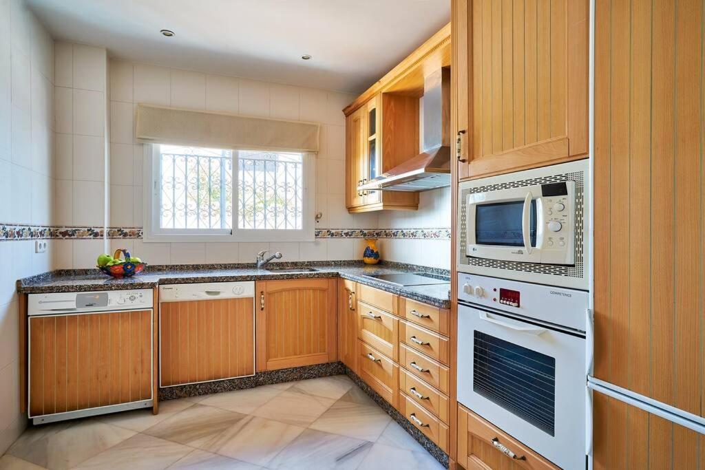 Precioso Apartamento En Playas De Duque-p Banus Marbella
