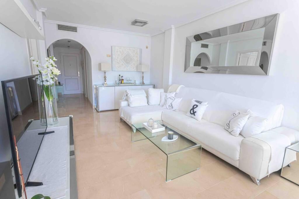 Apartment Brigth Apartment/2bed/2bath/100m Beach/sea Views