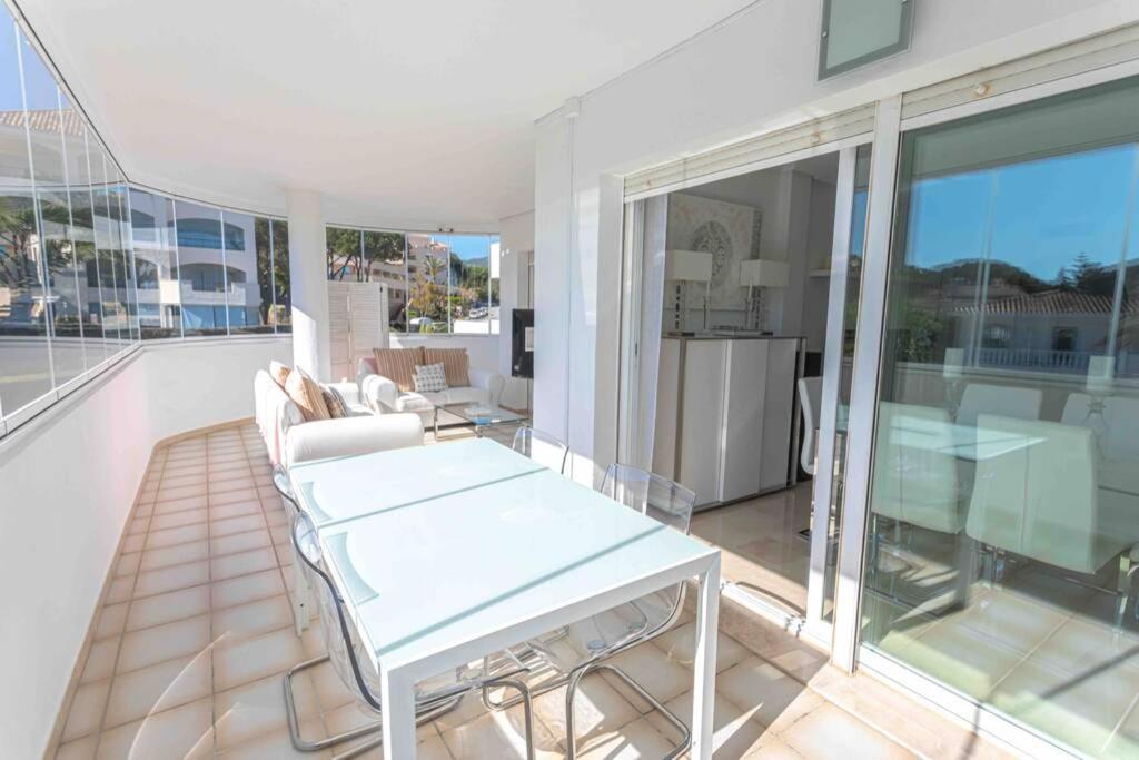 Brigth Apartment/2bed/2bath/100m Beach/sea Views Apartment