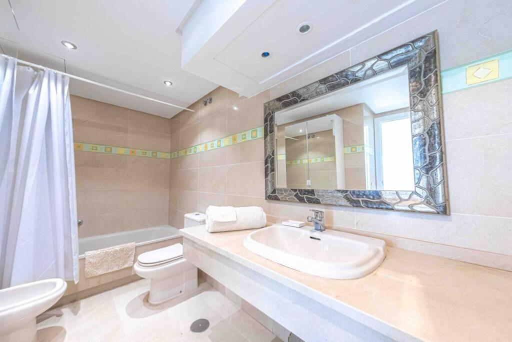 Apartment Brigth Apartment/2bed/2bath/100m Beach/sea Views *