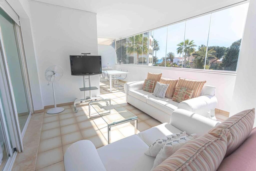Brigth Apartment/2bed/2bath/100m Beach/sea Views Apartment *