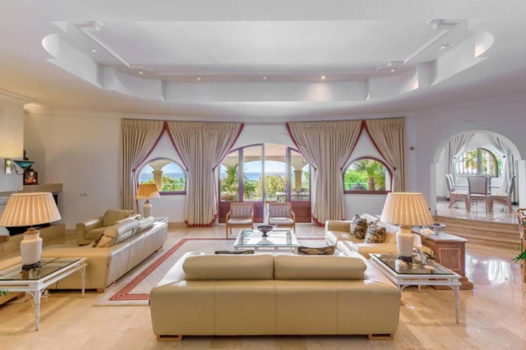 Palatial In Hacienda Chapas, Villa Marbella