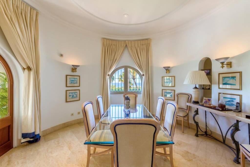 Palatial In Hacienda Chapas, Villa *