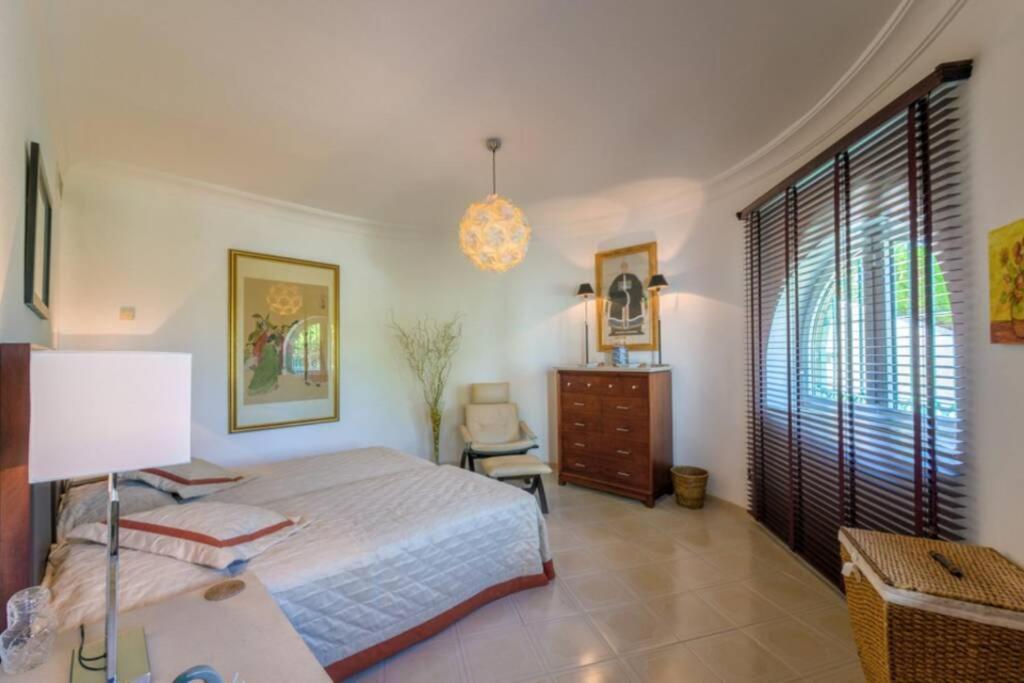 Villa Palatial In Hacienda Chapas, Marbella