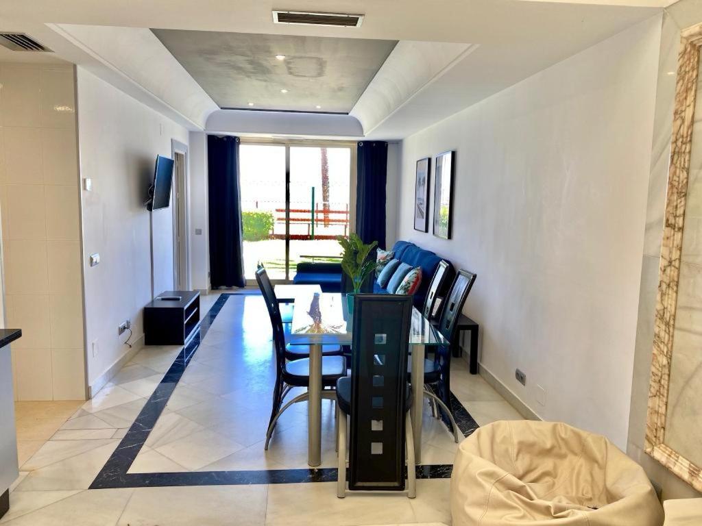 Puerto Banus 2 Bedrooms Oceanfront C Apartamento Marbella