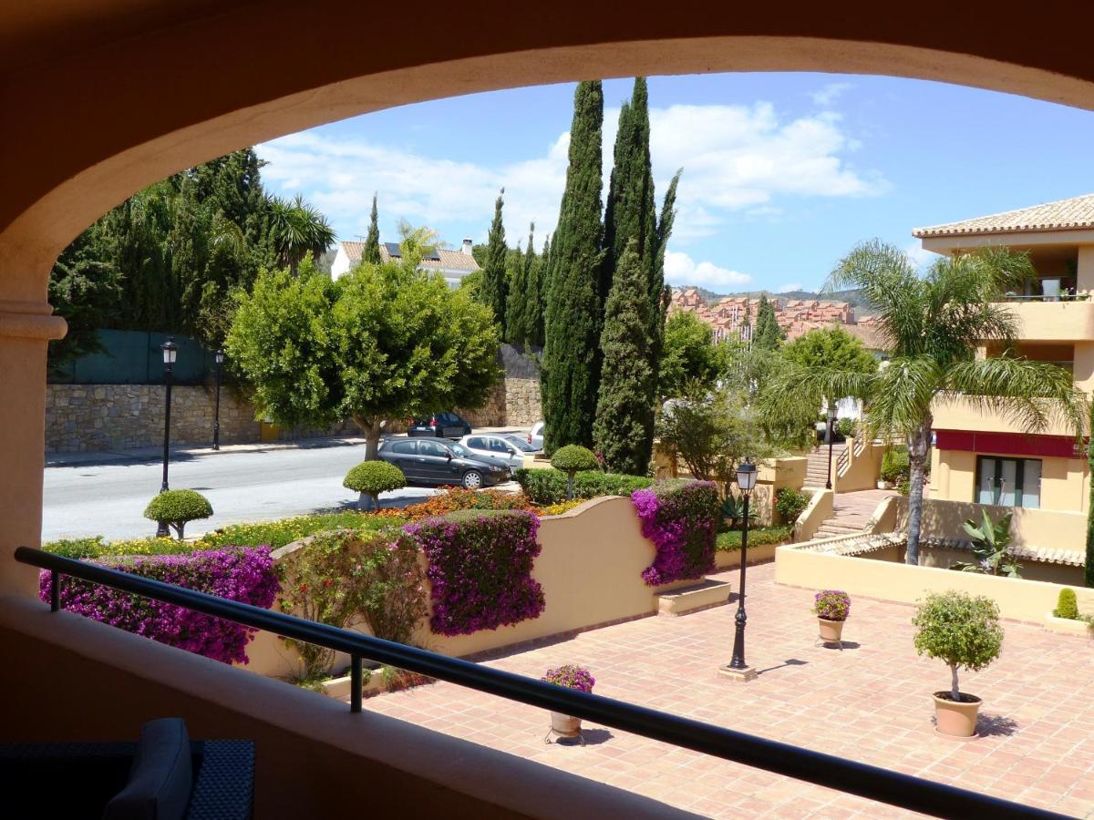 Apartamento New Listing - Luxury 2 Bedroom Apartment, Immaculate Condition, In Elviria Near