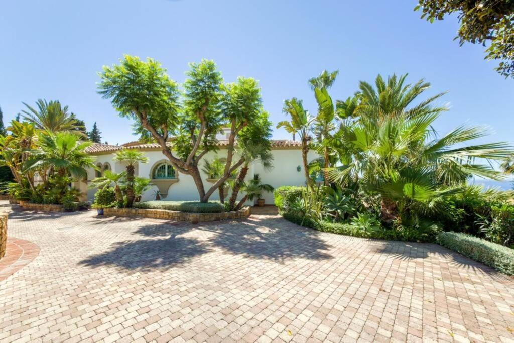 Villa Palatial In Hacienda Chapas, Marbella