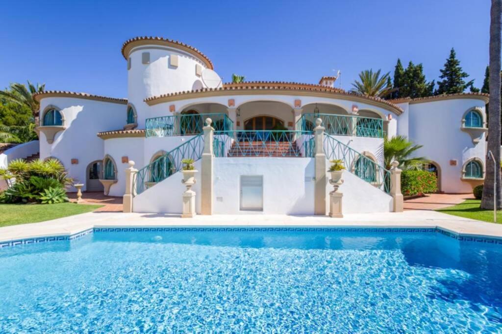 Palatial In Hacienda Chapas, Villa