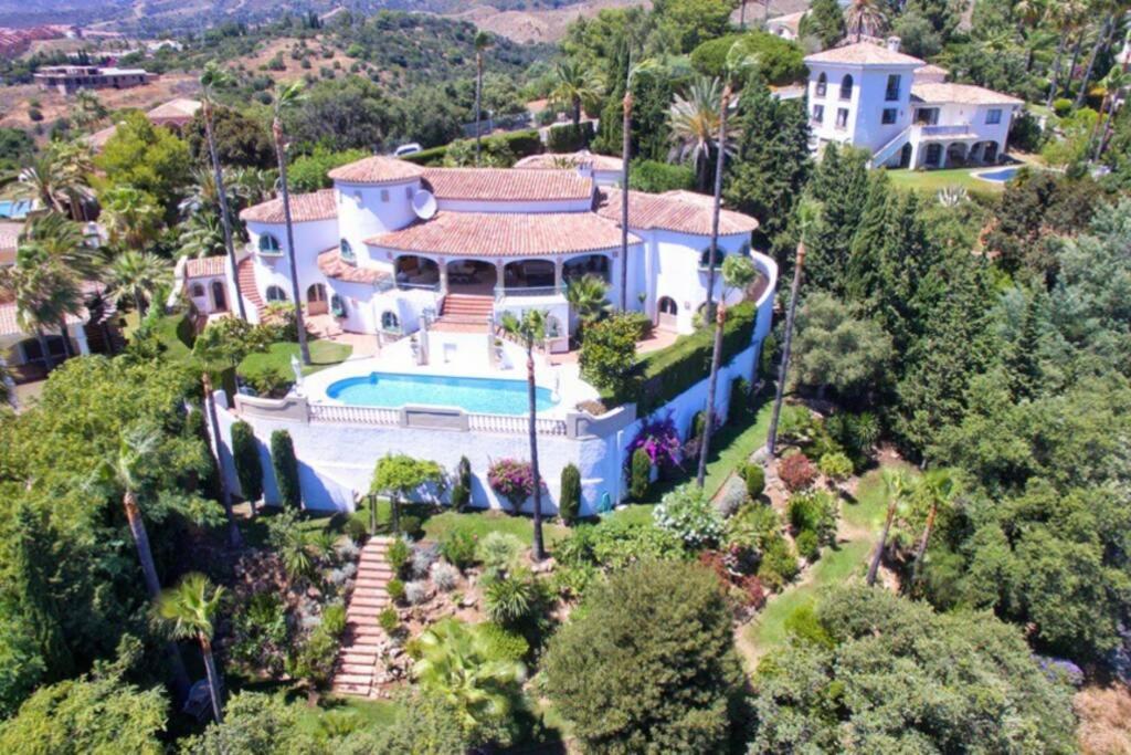 Villa Palatial In Hacienda Chapas, Marbella