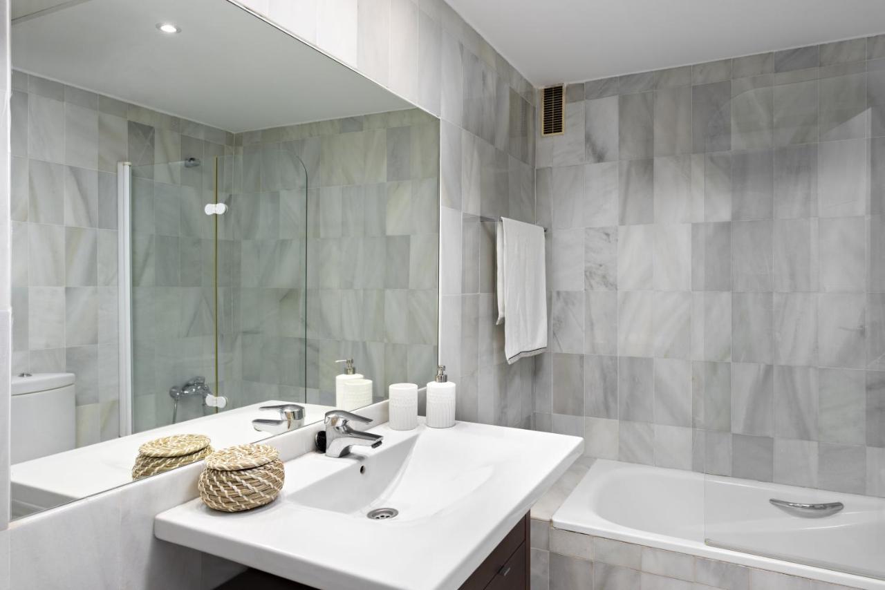 Two Bedroom In Puerto Banus With Terrace