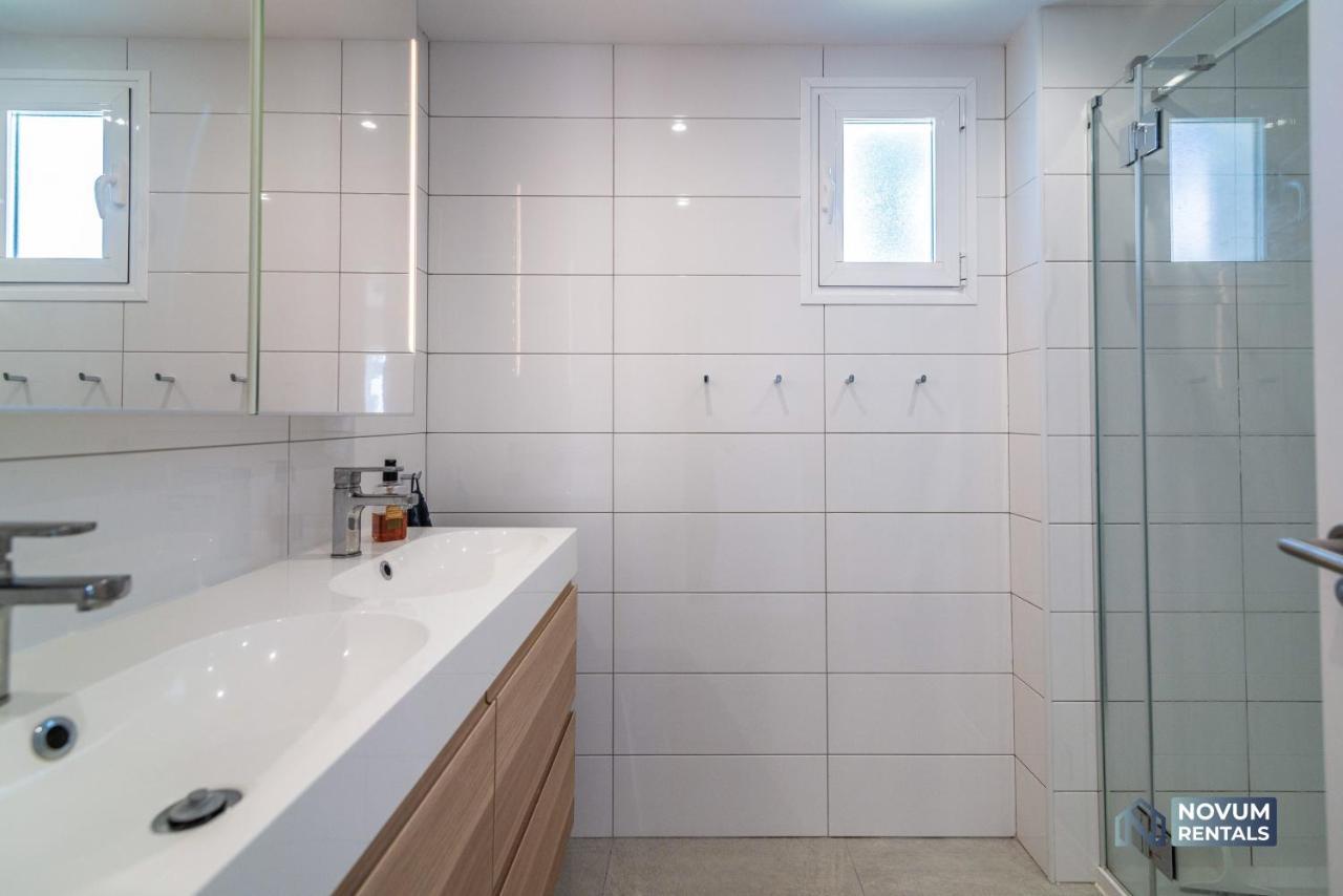 Apartment Modern 2 Bedroom Penthouse W/ Terrace, Pool & Bbq