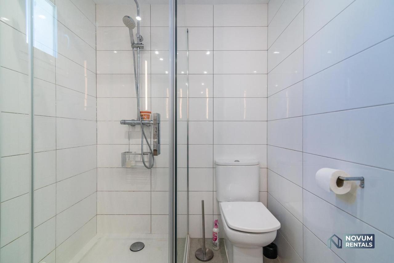 Modern 2 Bedroom Penthouse W/ Terrace, Pool & Bbq Apartment *