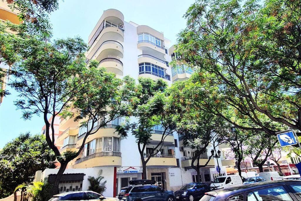 Modern Two Bedroom In Centre *