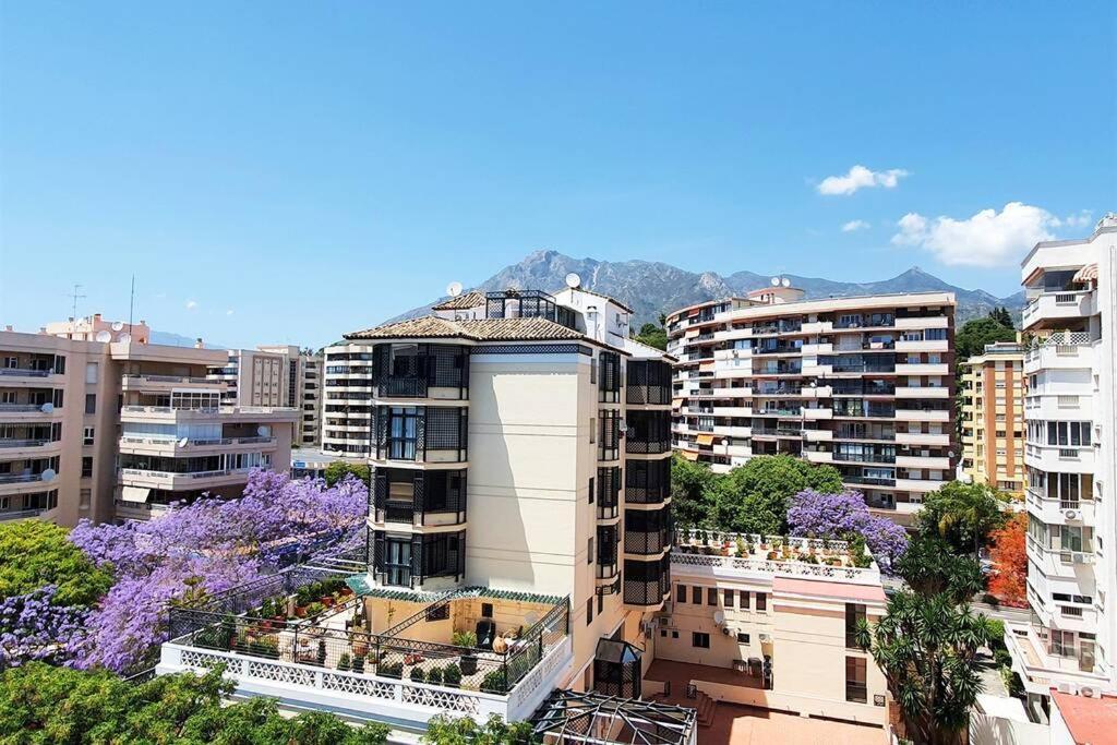 Modern Two Bedroom In Centre Apartment *