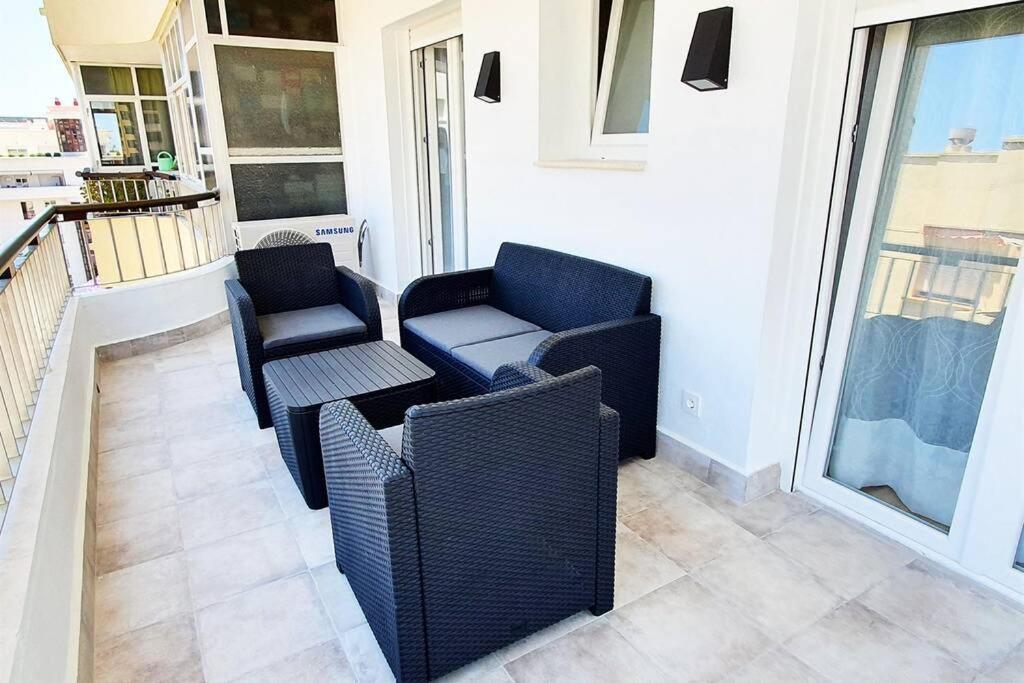 Modern Two Bedroom In Centre Apartment *