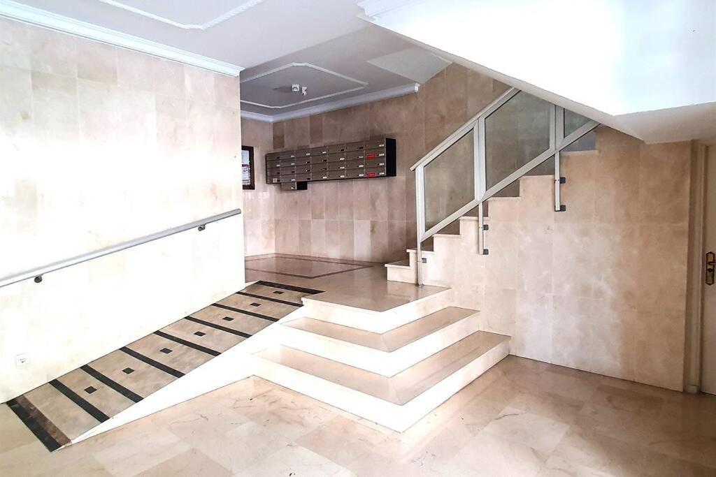 Apartment Modern Two Bedroom In Centre