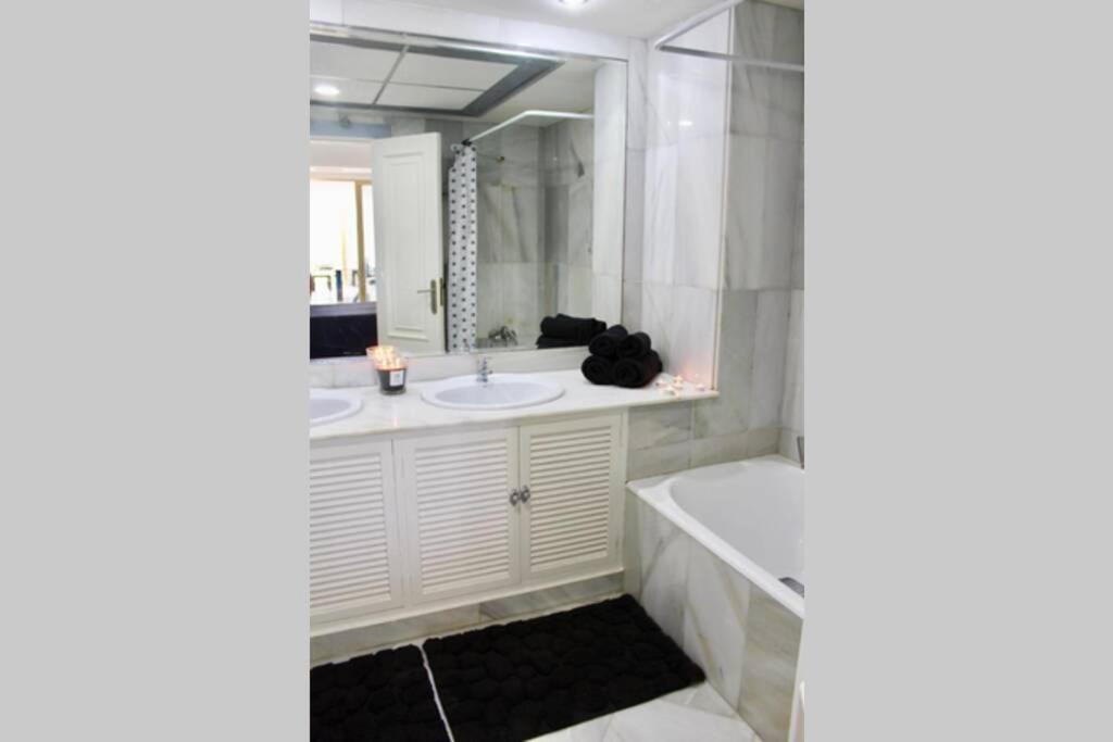 Puerto Banus Luxury Beachfront D Appartement Marbella