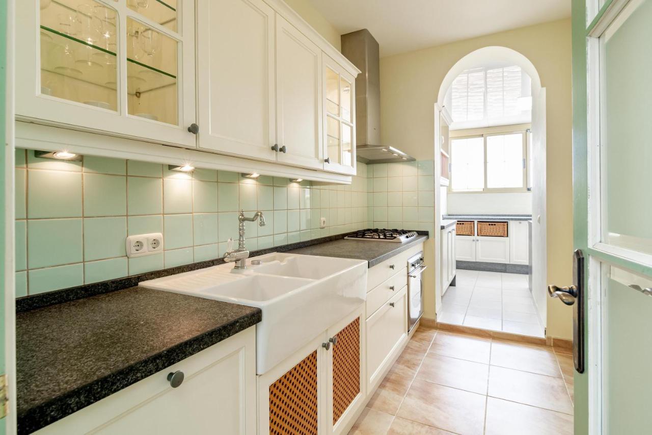 Villa Cln- Spacious 6 Bedroom Next To *