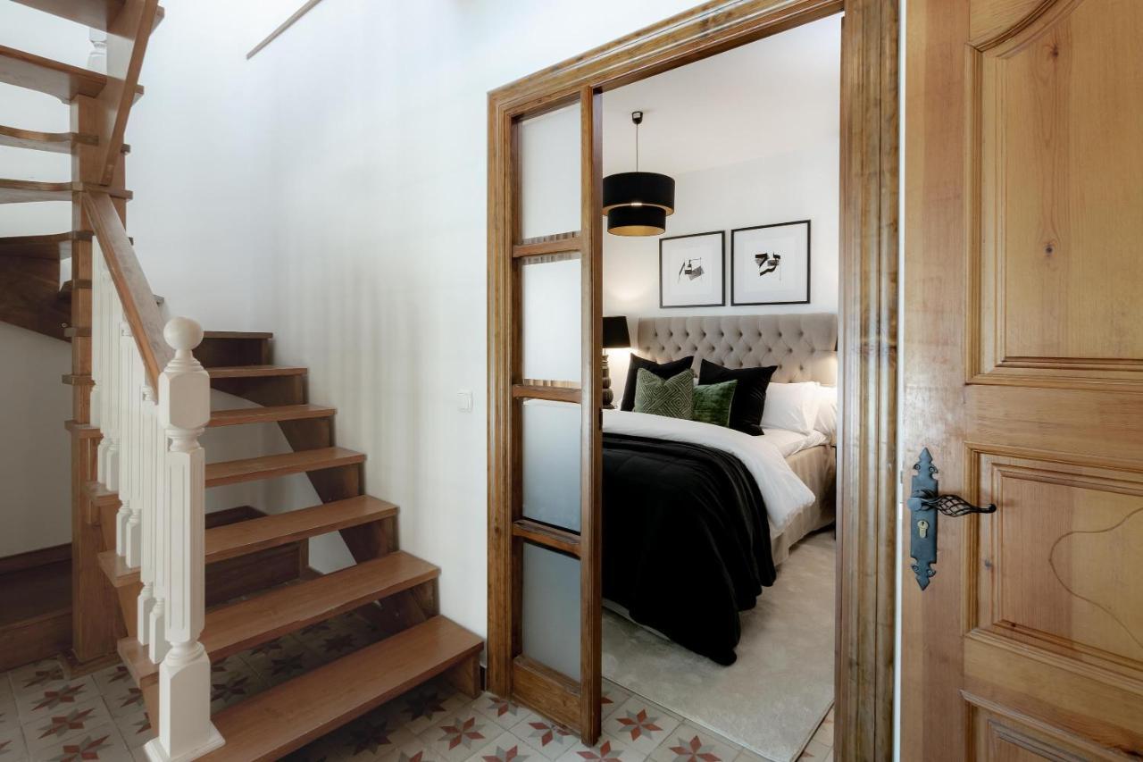 Cln- Spacious 6 Bedroom Next To *
