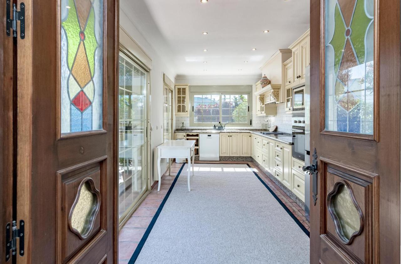 Cln- Spacious 6 Bedroom Next To