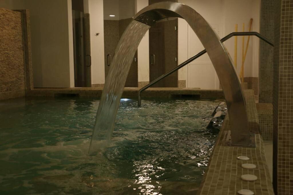 Lagenhet Med 4 Pooler, Gym, Restaurang & Jatte Nara Puerto Banus & Golf Apartamento