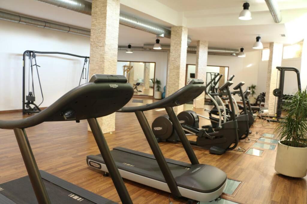 Lagenhet Med 4 Pooler, Gym, Restaurang & Jatte Nara Puerto Banus & Golf Apartment Marbella