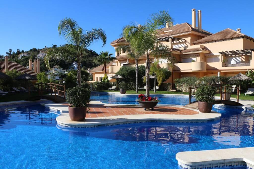 Lagenhet Med 4 Pooler, Gym, Restaurang & Jatte Nara Puerto Banus & Golf Apartment
