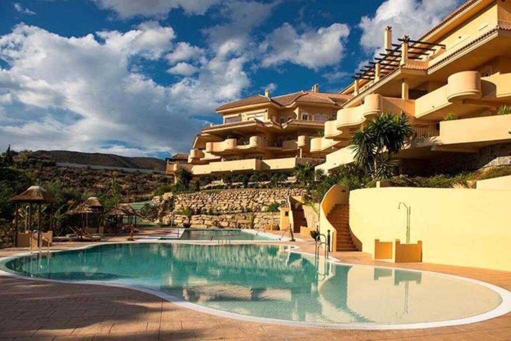 Lagenhet Med 4 Pooler, Gym, Restaurang & Jatte Nara Puerto Banus & Golf Marbella