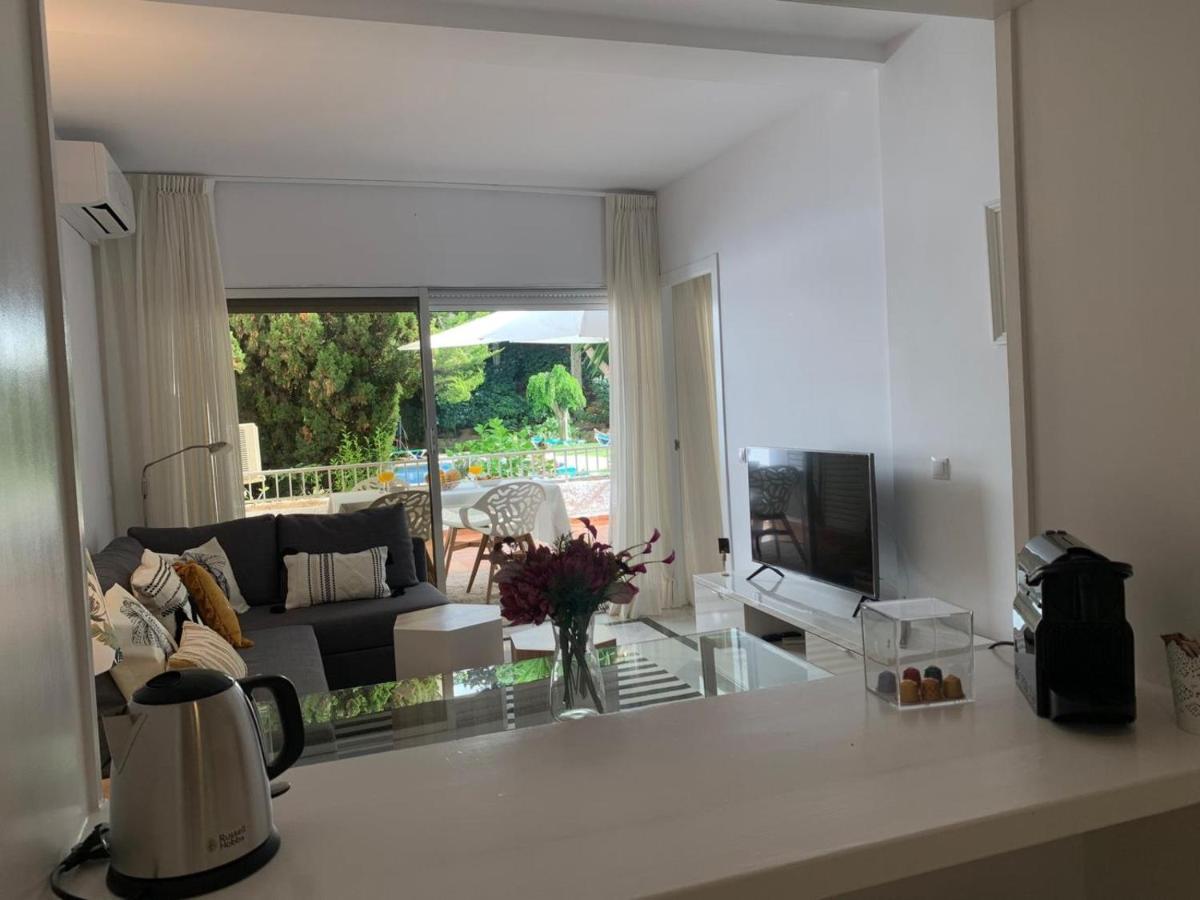 Lovely Center Garden Views 130 Apartment *