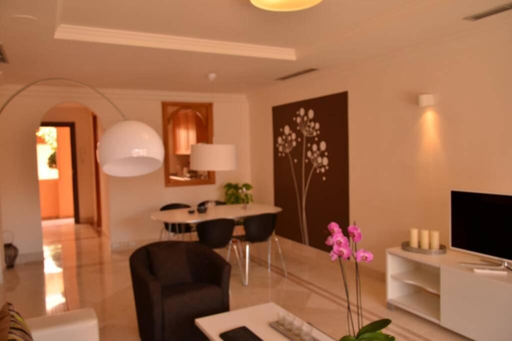 Lagenhet Med 4 Pooler, Gym, Restaurang & Jatte Nara Puerto Banus & Golf Marbella
