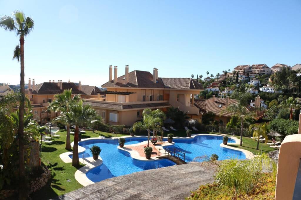 Lagenhet Med 4 Pooler, Gym, Restaurang & Jatte Nara Puerto Banus & Golf Apartment *